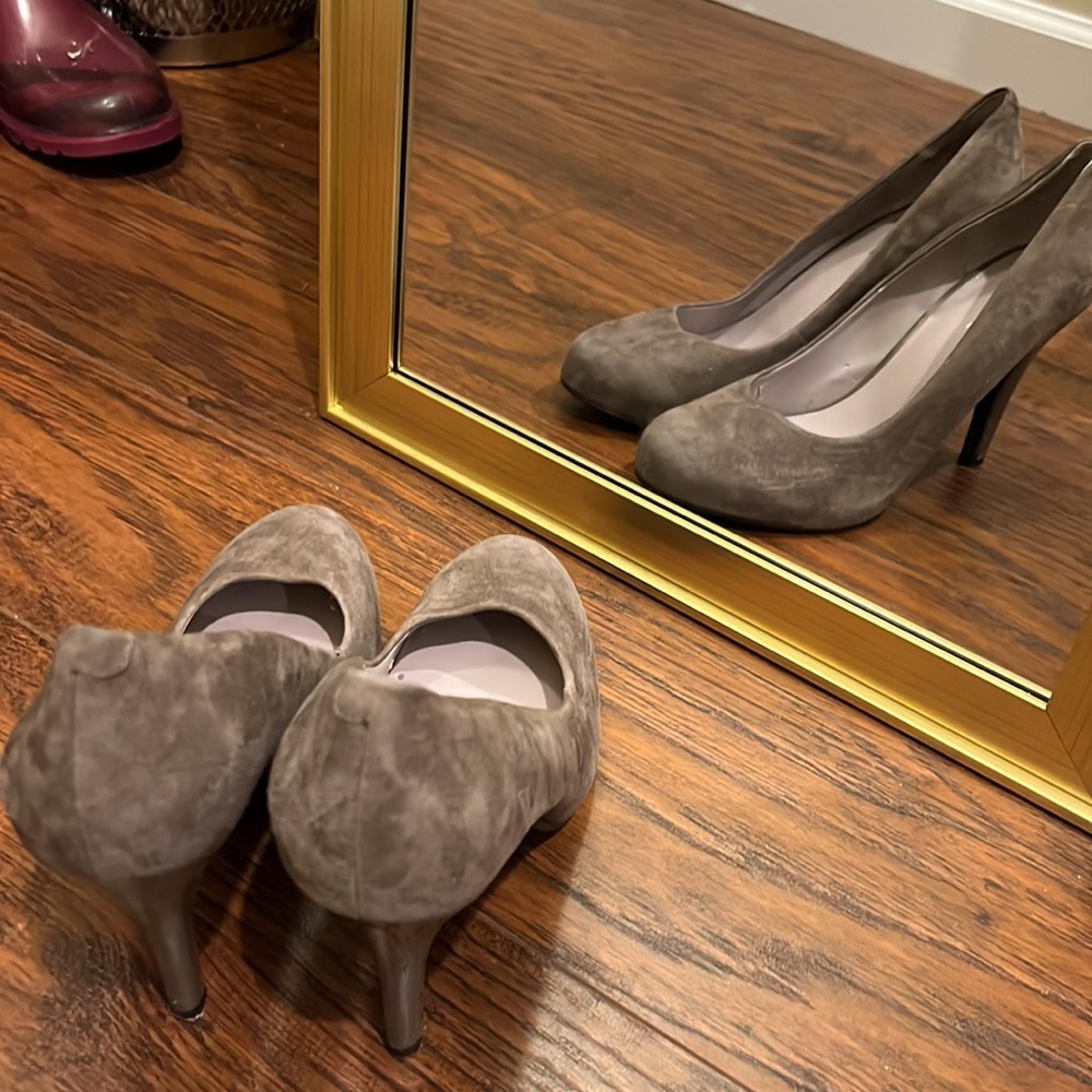 Nine West 7M Gray Suede Shoes